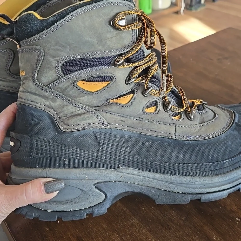 LL Bean 3M Thinsulate Black and Yellow Boots Mens Size 9 Waterproof Hikers